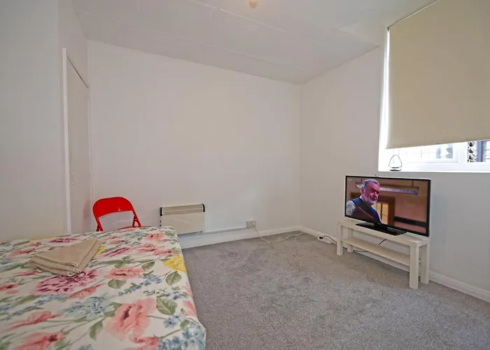 Flat In Clapham Budget Friendly Stay